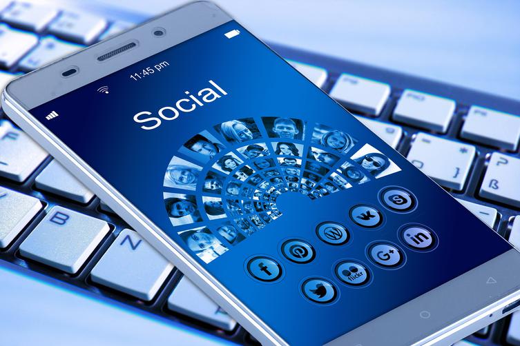 Die Umfrage zur Social-Media-Studie ist gestartet. (Bild: Pixabay/ Geralt)