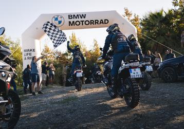 Auch die BMW Motorrad GS Trophy 2022 wird im Magazin thematisiert.