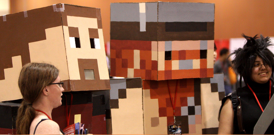 Cosplayerinnen bei Minecraft-Event