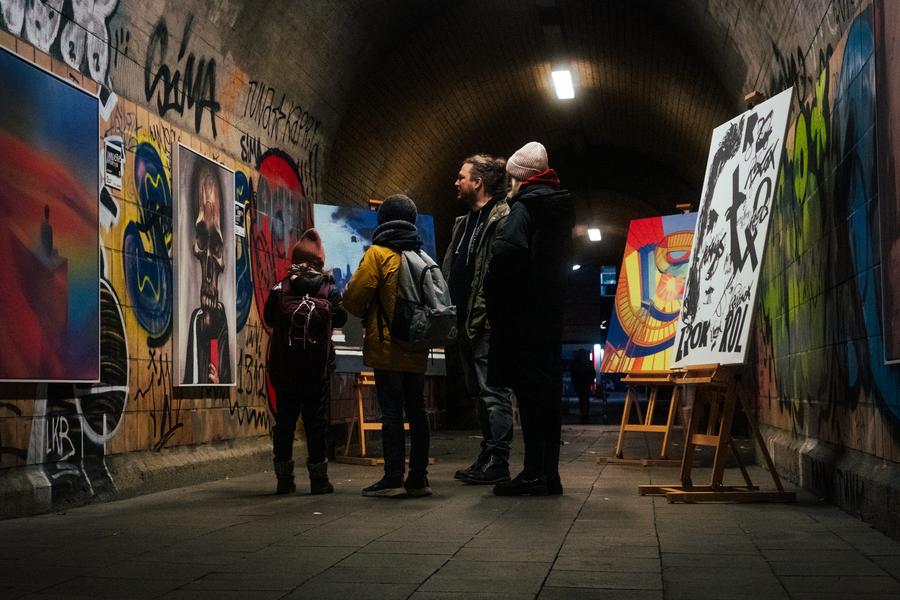 Die "Homeless Gallery" ist an öffentlichen Orten in Hamburg zu sehen.
