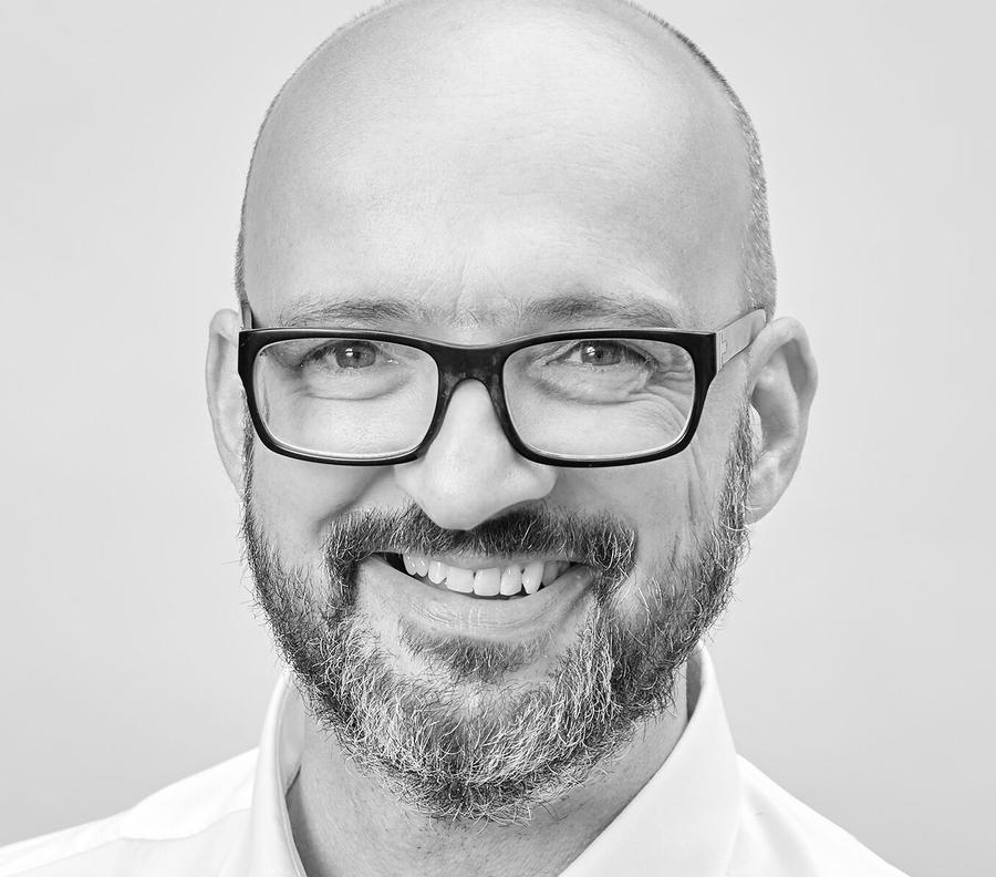 Dominik Grollmann, Analyst iBusiness