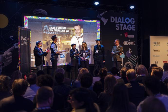 Die Preisverleihung des MAX-Award 2019 in der neuen Dialog Area von DDV und ONEtoONE. (Bild: DDV / OMR / Fotograf: Marcus Barthelt)