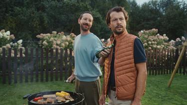Flaschenpost-Spot: Männer am Grill (Bild: Flaschenpost)