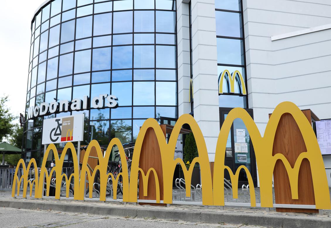 Die Bike-in Zone vor dem McDonald's-Restaurant in München. (Bild: McDonald's Deutschland)