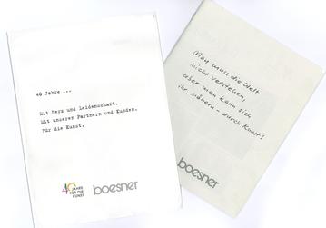 Das Katalogmailing von Boesner: Wenn man es positiv formulieren will, dann haben Briefumschlag (links) und Katalogtitel (rechts) eine einheitliche Gestaltung. Die jeweiligen Rückseiten sind ein Bestellschein und (immerhin) ein Produkthero