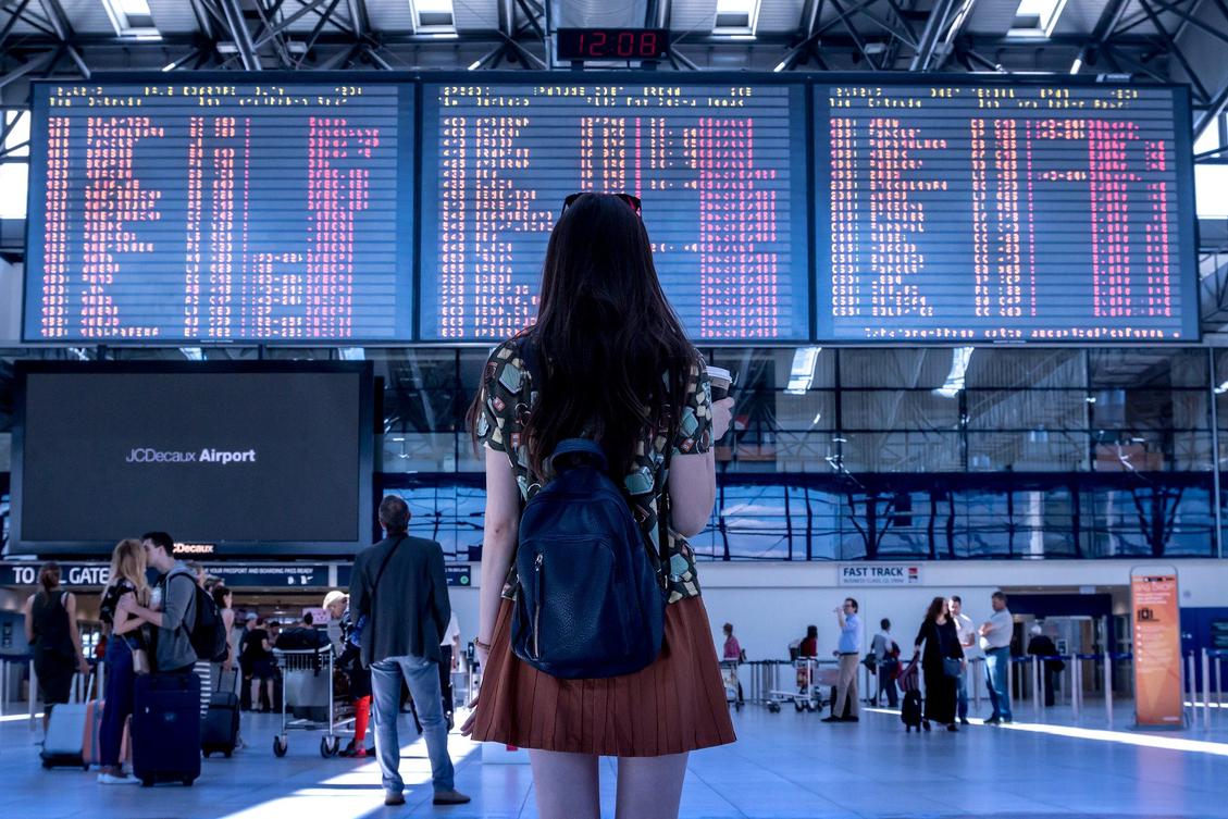 Flugscham ist bei jüngeren Reisenden verbreiteter - auf Auslandsreisen verzichten möchten sie jedoch nicht. (Bild: Jan Va?ek auf Pixabay)