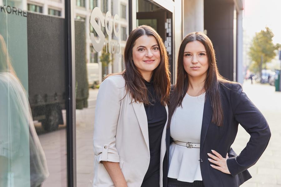Juliane Broß (rechts) hat Anne Kirchhoff zur Chefin von "The Buzz AGNCY" gemacht