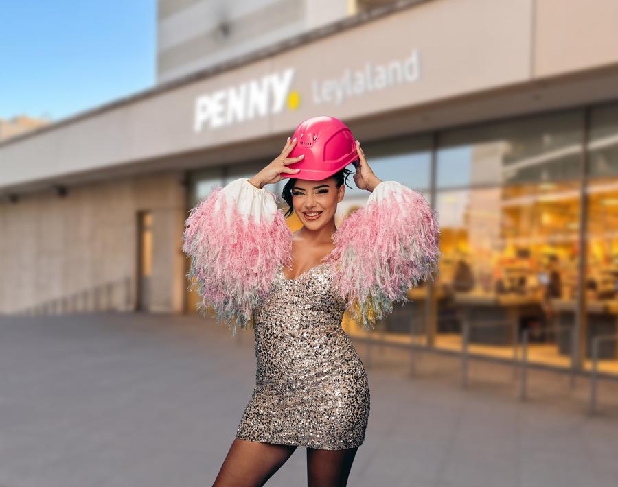 Leyla Heiter vor "ihrem" Penny-Markt