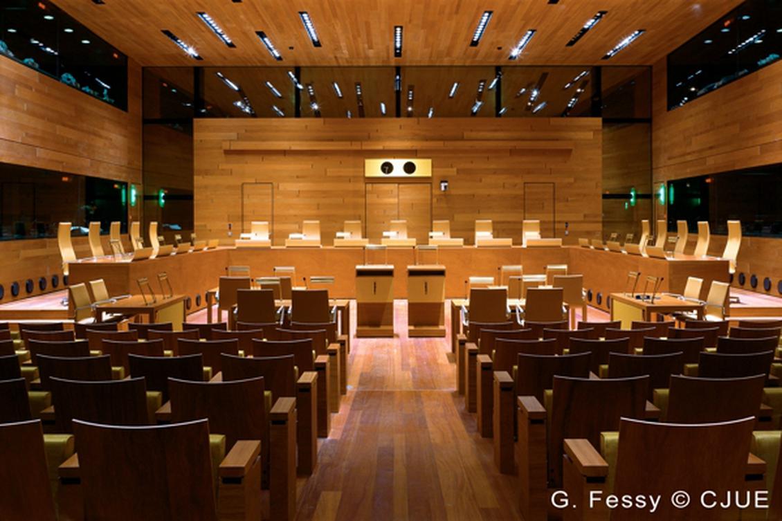 (Bild: Gerichtshof der Europischen Union ? Sitzungssaal (Quelle: https://curia.europa.eu/jcms/jcms/Jo2_7055/de/))