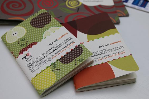 Im Trend: Notizbücher aus nachhaltigem Papier - Grundstoff sind Apfelschalen (Bild: Bild: WA Media GmbH 2016)