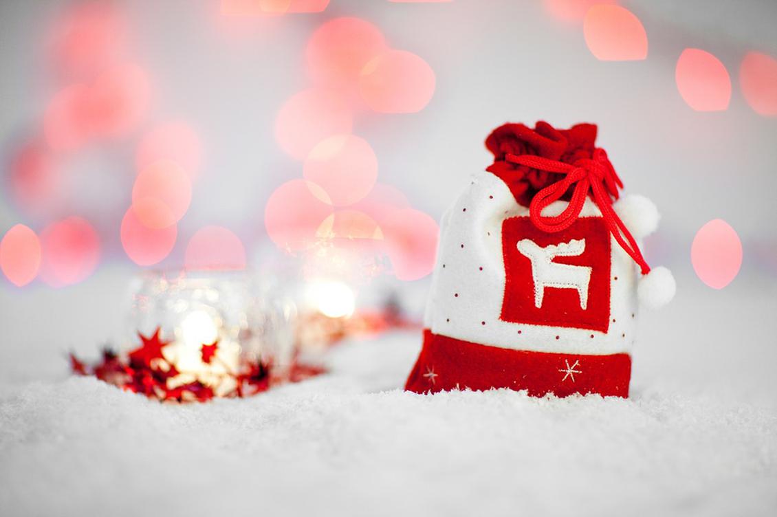  (Bild: http://maxpixel.freegreatpicture.com/Christmas-December-Bag-Concept-Celebration-21467)