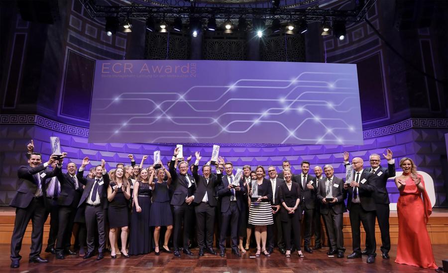 Die Gewinner 2018 gemeinsam auf der Bühne:  "Unternehmenskooperation Supply Side": Bünting Gruppe, Nestlé Deutschland und Henkel Laundry & Home Care,  "Unternehmenskooperation Demand Side": REWE Markt und Maggi,  "Einzelunternehmen": Ferrero Deutschland  und "Unternehmenspersönlichkeit": Béatrice Guillaume-Grabisch, Nestlé Deutschland AG
